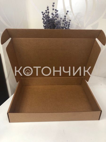 Подарункова коробка в бурому, крафтовому картоні з золотим напиленням 0617 фото КОТОНЧИК