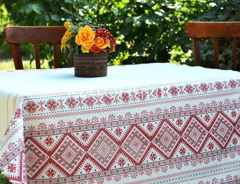 Подарунковий набір скатертина в українському стилі 150х220см+рушники 6штук 35х70см "Вишивка на білому" 1961 фото КОТОНЧИК